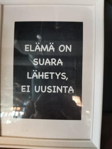 Kurkkaan uutisia koti-Suomesta. Lakkoja lakkoja lakkoja… Riitelyä, syyttelyä, solvaamista. Jopa…