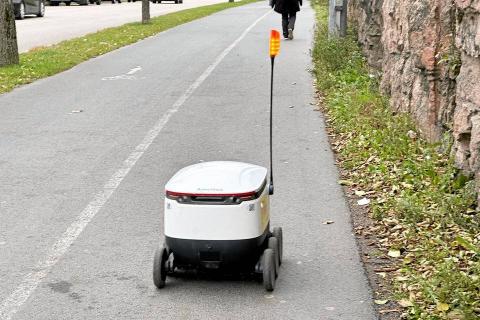 Mitä mieltä? S-ryhmän robotit ilmestyvät tänään Lauttasaaren, Ruoholahden ja Jätkäsaaren kaduille