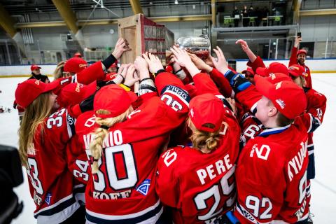 Naisten Liigan kauden 2023-24 ratkaisuhetket voi kerrata täällä – kaikkien playoff-otteluiden…