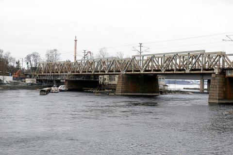 Tammerkosken yli pääsee vain toista siltaa kerrallaan, riski myöhästymisiin kasvaa – ”Junien on osuttava paremmin aikatauluihinsa”