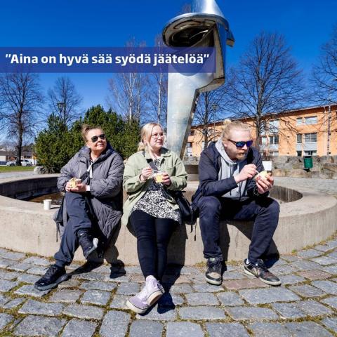 Kolea sääkään ei haittaa, kun jäätelöhammasta kolottaa. 🍦⁠
Jonoa suositulle jäätelökioskille syntyi Vaasan Palosaaren t...