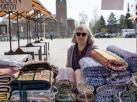 Joensuun torin 4x4 metrin myyntiruutuja vuokrataan päivähintaan 20,16 euroa. Hintoihin lisätään vielä arvonlisävero.

Ku...