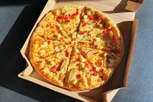 T24 | Maailman suurin pizzeriaketju avattiin Tallinnan Mustamäelle – testasimme uutuuden