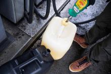 Pelastuslaitos varoittaa bensahamstraajia – Näin polttoainetta saa säilyttää kotona