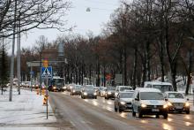Autoilija ajoi kuoppaan Helsingissä, kaupunki ei korvannut yli 2 500 euron vahinkoa