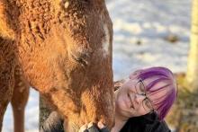 Helsinkiläinen Johanna, 32, julkaisi videon kiharaisesta hevosesta ja some räjähti –…