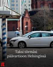 Taksi törmäsi Helsingin päävartion edustalla olevaan pylvääseen perjantaina iltapäivällä. Päävartio sijaitsee Presidenti...