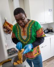 Uuden afrikkalaisen noutoruokaravintolan toiminta alkoi Joensuussa viime viikonloppuna. Tarjolla on muun muassa jollof- ...